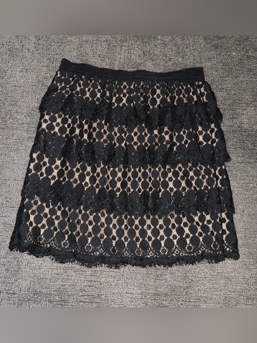 Ann Taylor Black Lace Pencil Skirt Size 4 Dark Romantic Tiered - Picture 3 of 9